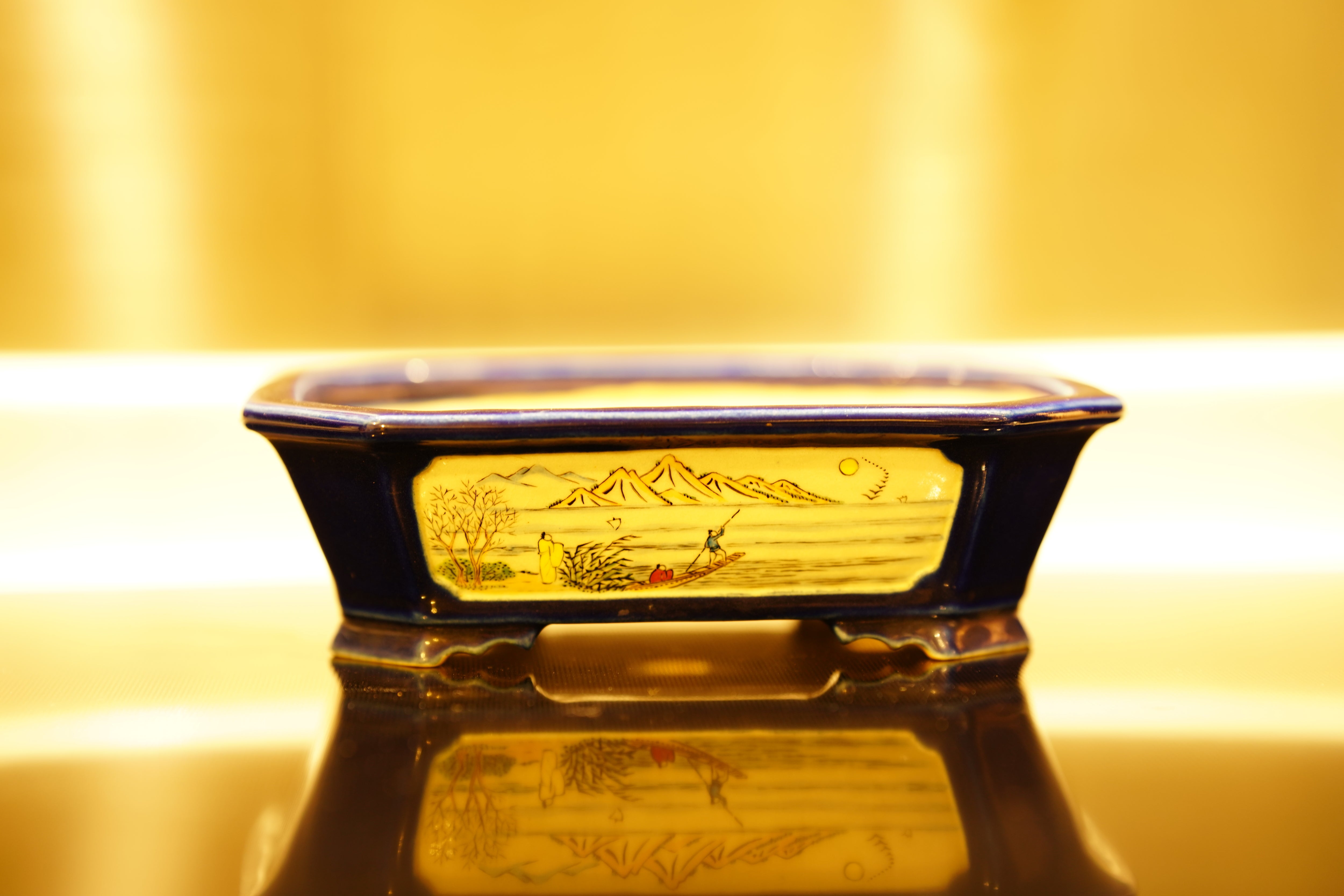 【香港現貨 – 日本盆缽】高雄香葉盆 – 藍釉人物山水図四方缽 (20*17*5.4)