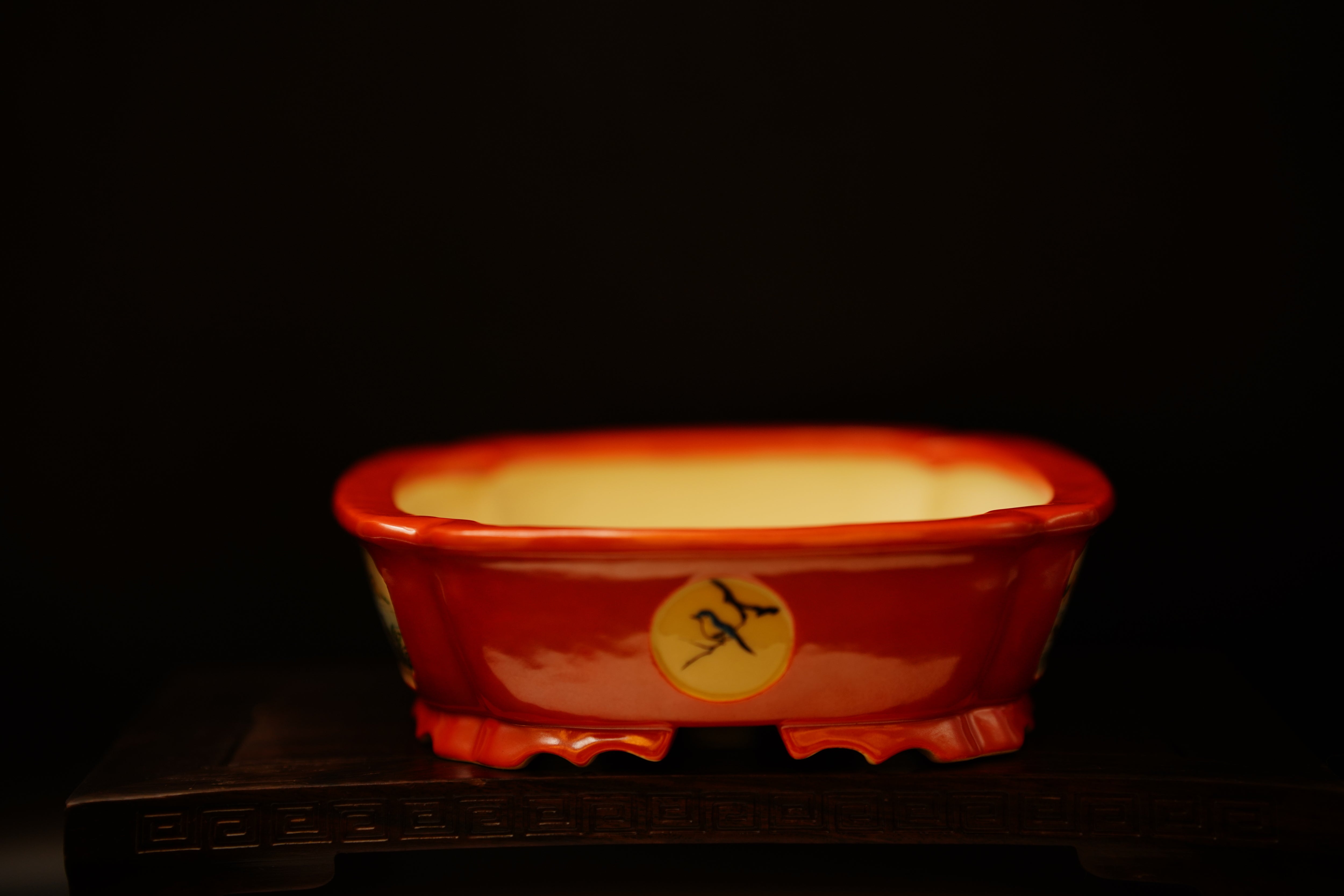 【已售供欣賞 - 日本盆缽（附上影片） 】高雄香葉盆 – 珊瑚釉五彩人物山水図外縁木瓜缽 (20*16.7*5)